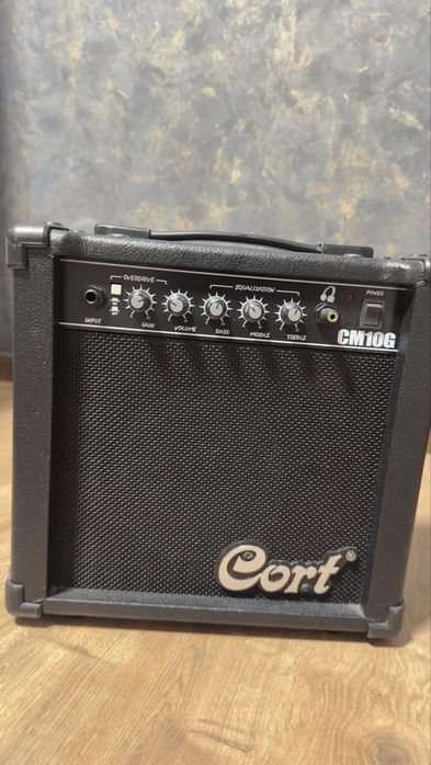 Guitarra elétrica Xcort X-1 + Amplificador Cort CM10G + Bolsa
