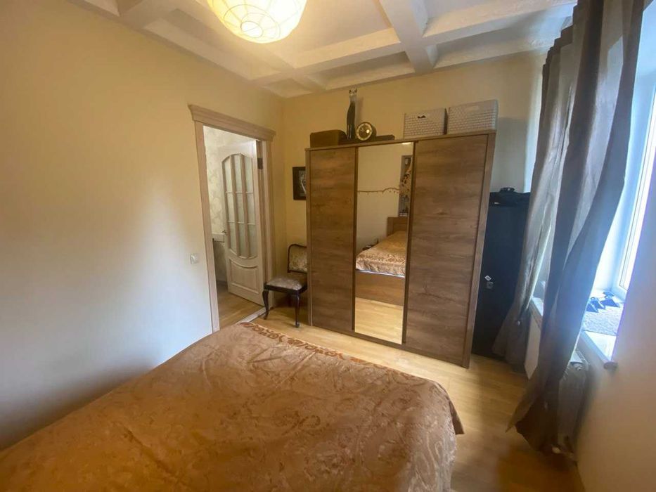 Сдам 3-комнатную квартиру в Центре г. Днепр. Евроремонт. Свой двор на 4 квартиры.