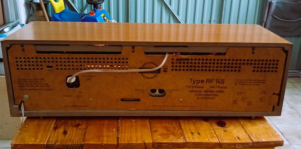 Rádio Grundig RF145