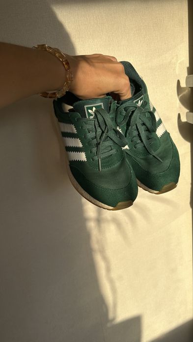 Adidas iniki кросівки