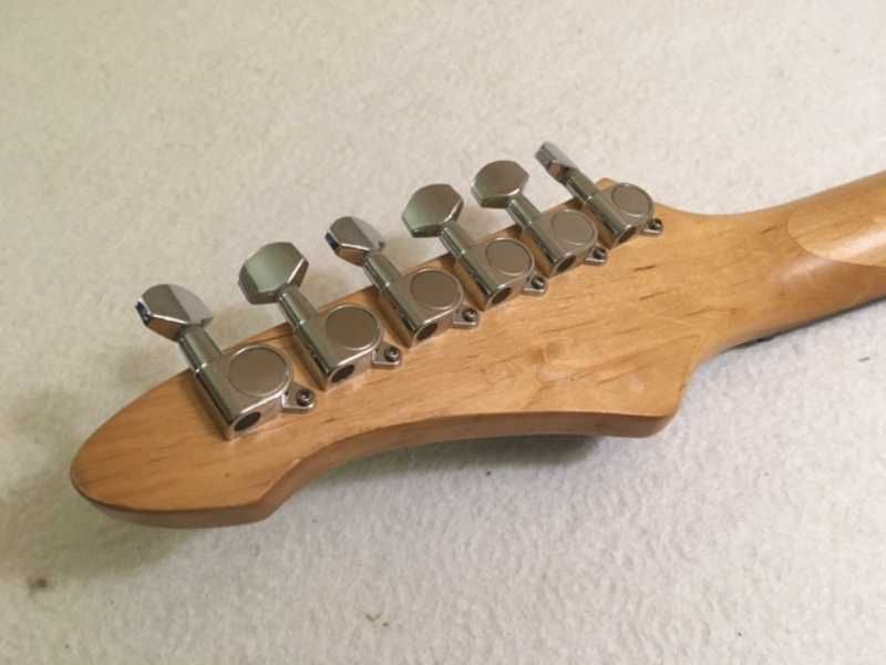 Guitarra ARIA MAC Series em perfeito estado de funcionamento