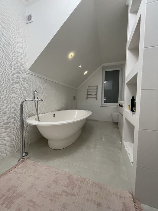 Новий, Сучасний, вже облаштований Будинок , стан люкс