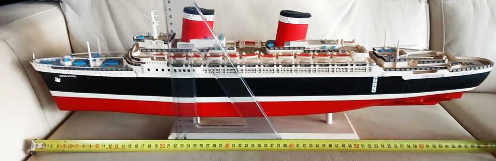 Modelo do navio "United States" e documentos