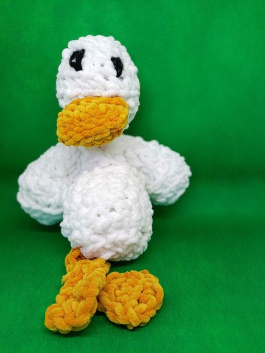 Kaczuszka na szydełku przytulna mięciutka z pluszowej włóczki 32cm