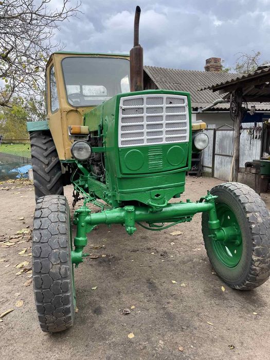 Трактор Юмз на ходу