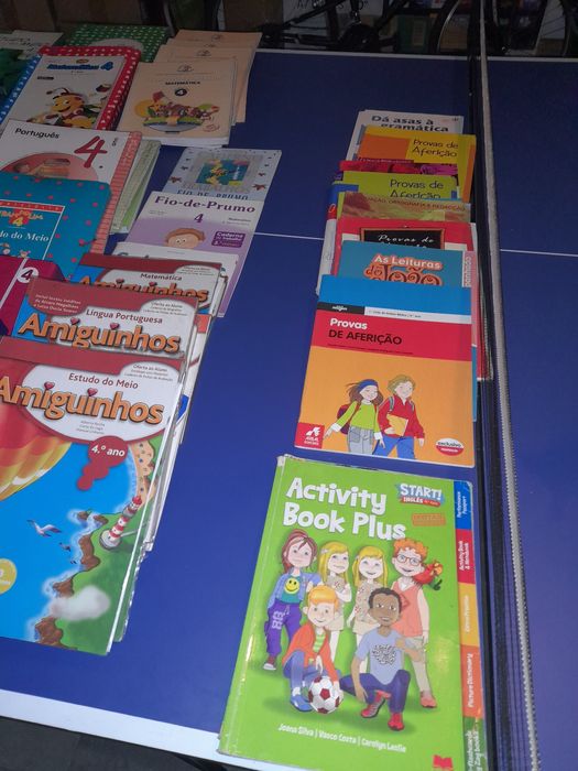Livros de várias disciplinas e várias editoras do 4 ano