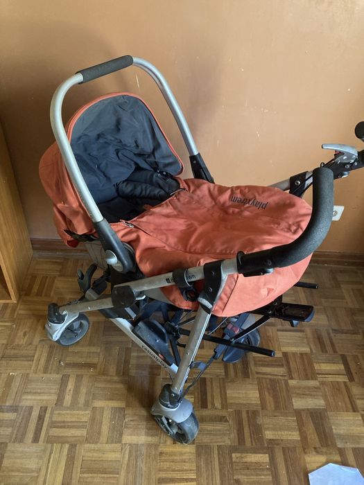 Carrinho de bebé com ovo em duas peças