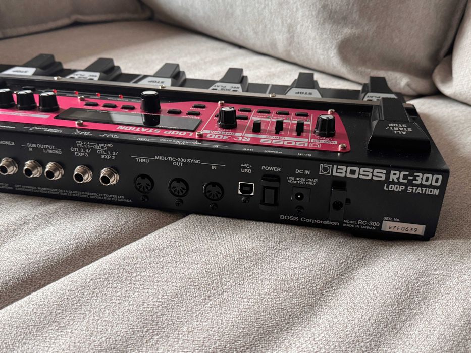 Boss RC-300 Loop Station + mala Thomman