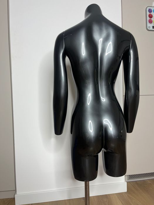 Manekin damski rozmiar S, na stojaku