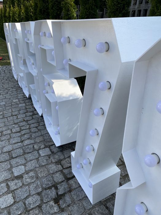 Cyfry 18 | 30 | 40 | 50 | Producent | LED
