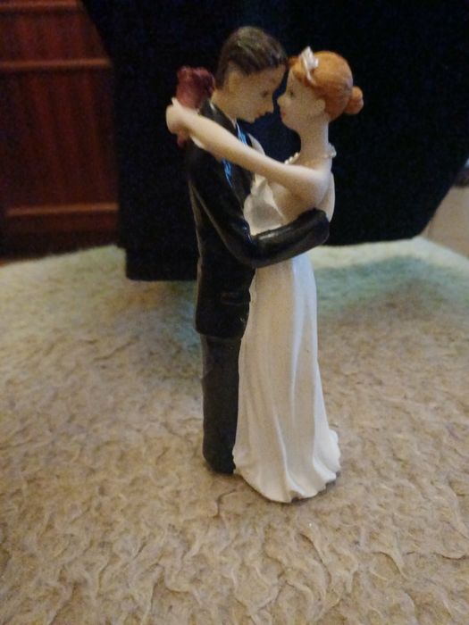 ,,Молодята" - фігурка, статуетка