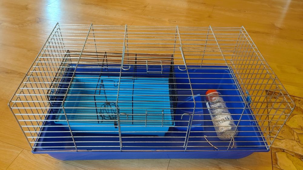 Klatka dla gryzonia duża i mała z poidełkiem i pojemnikiem na siano