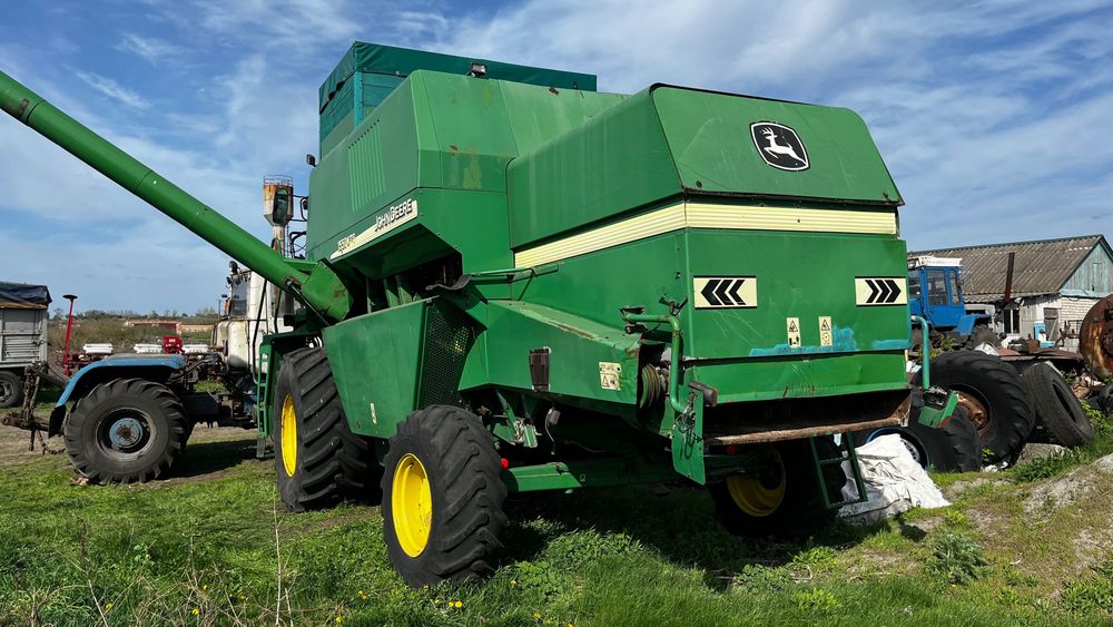 Комбайн John Deere 1550