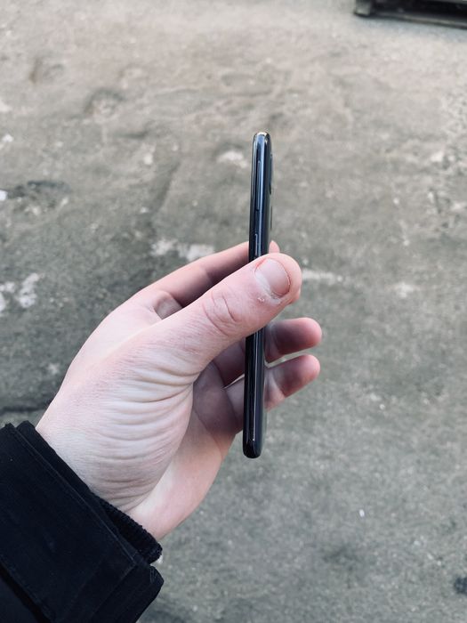 Продам Samsung a40 4/64 в идеальном состоянии