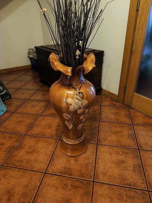 Jarra decorativa em loiça