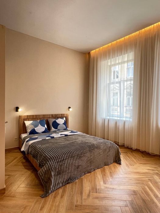 Сучасні апартаменти в центрі міста - Лазнева 8