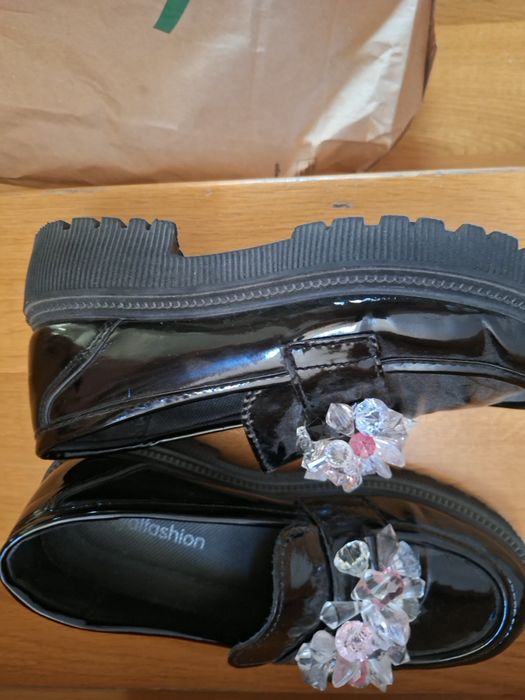 Buty damskie lakierowane używane 36