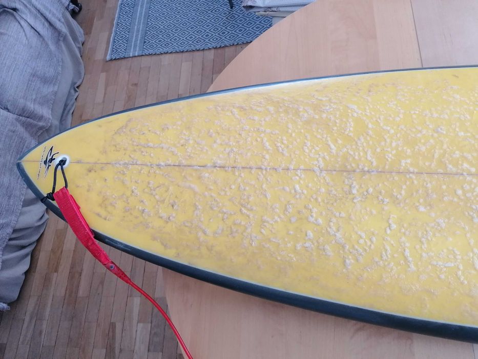 Prancha de surf 6'0''. retro, pin tail, long fin, ATMYC. Pouco usada