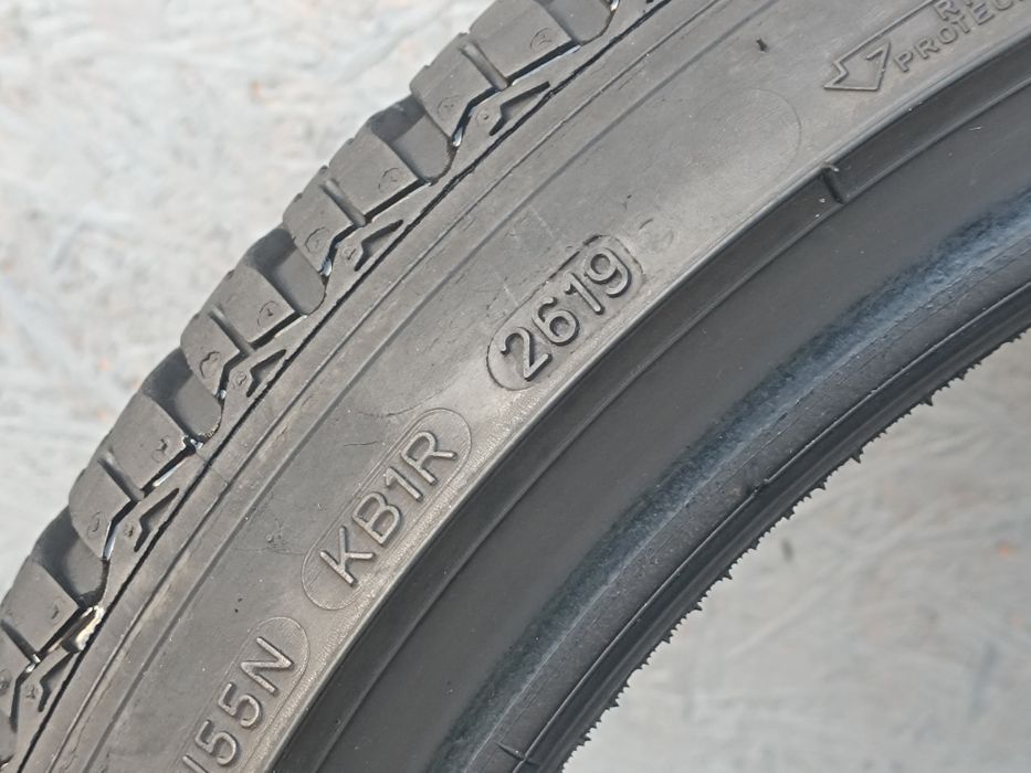 225/40R18 92V Goodyear Ultragrip 8  Performance  MO