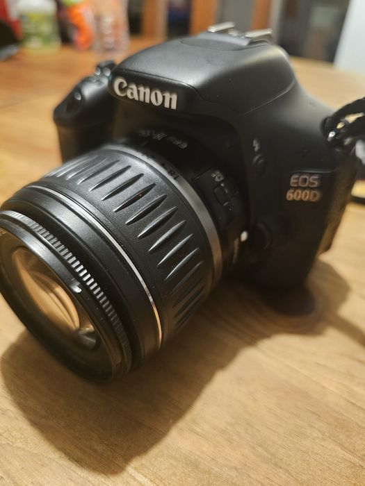 Maquina fotografica Canon 600D com 3 lentes.