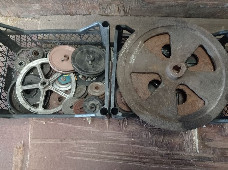 Продам шківи різні.