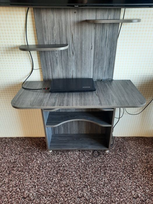 Стіл комп'ютерний