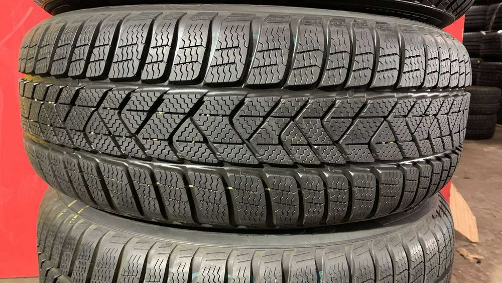 225/55/17 Pirelli Winter Sottozero 3 RFT*