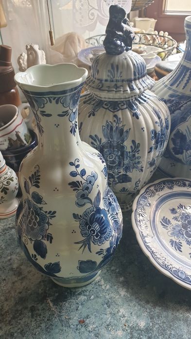 Wazon, Delft, kwiaty i ptak, pies, wys. 27 cm, 1966