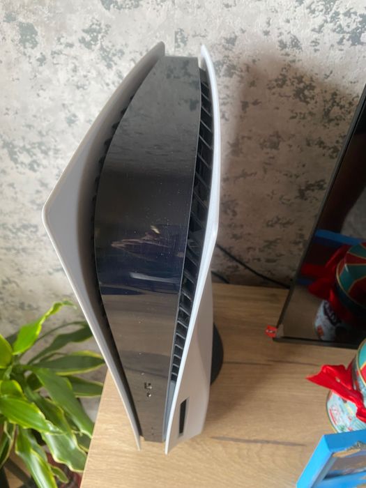 Ps5 z napędem 1tb+ dwa pady