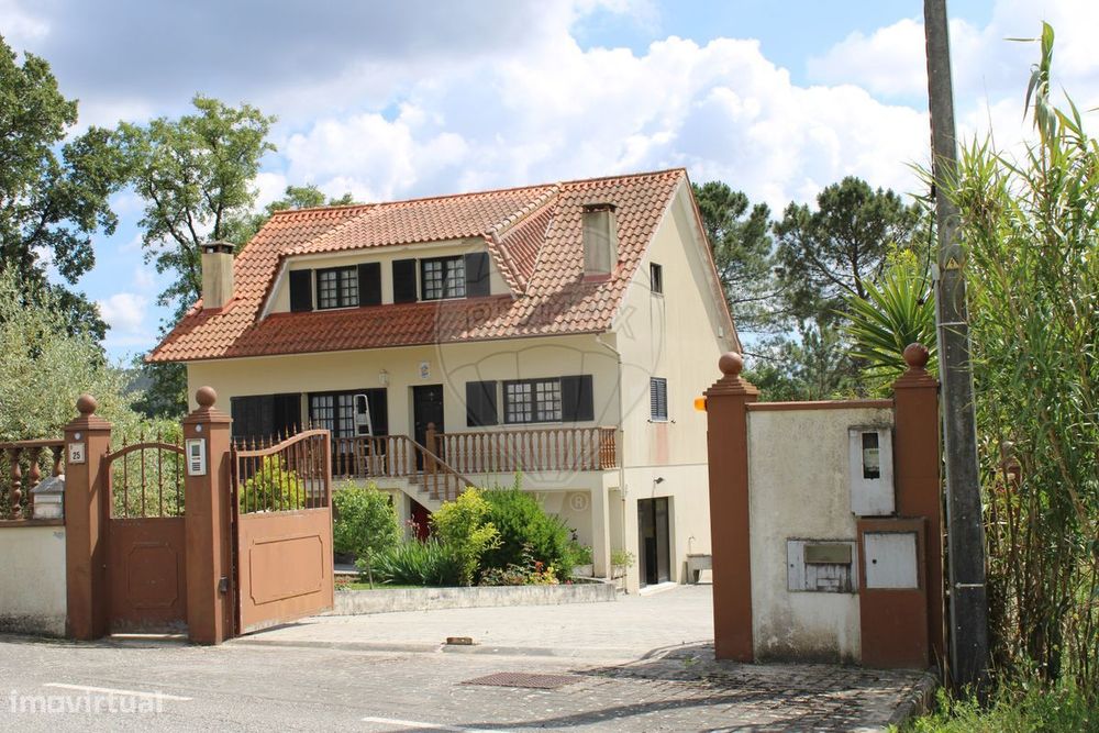 Moradia T5 para venda