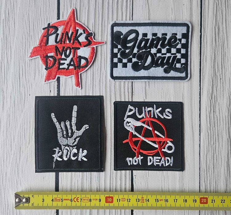 Naszywka naprasowanka muzyka punk-rock punk's not dead sport mecz 1szt