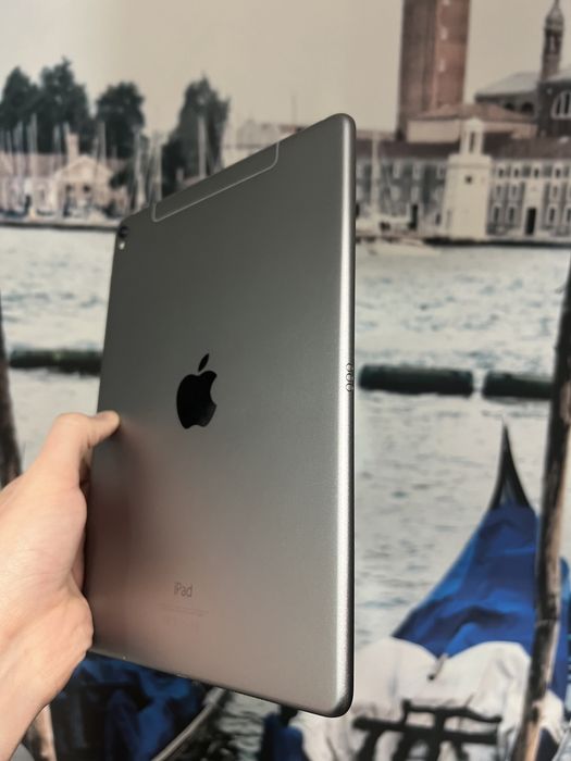 Apple iPad Pro 9.7" 128gb Wi-Fi+LTE з гарантією АКБ 94%