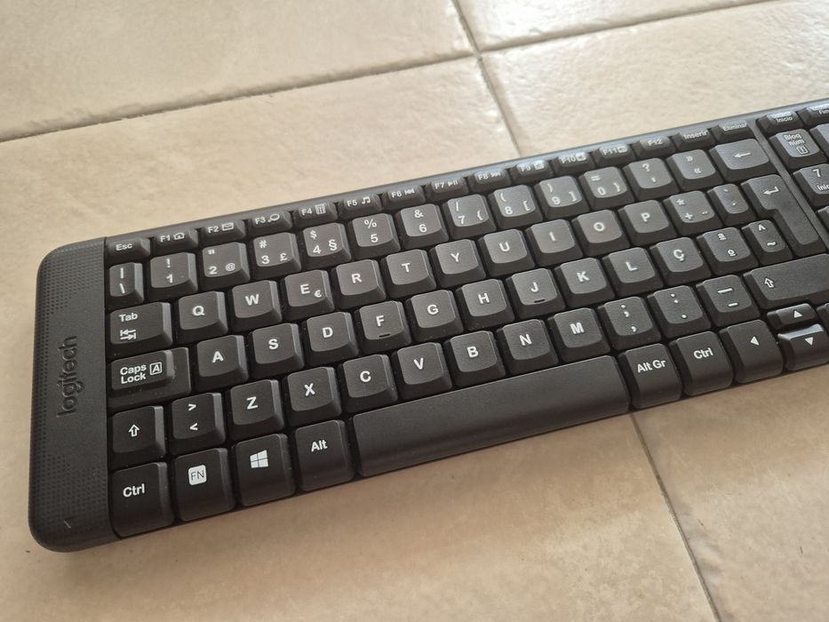 Logitech MK220 teclado + rato