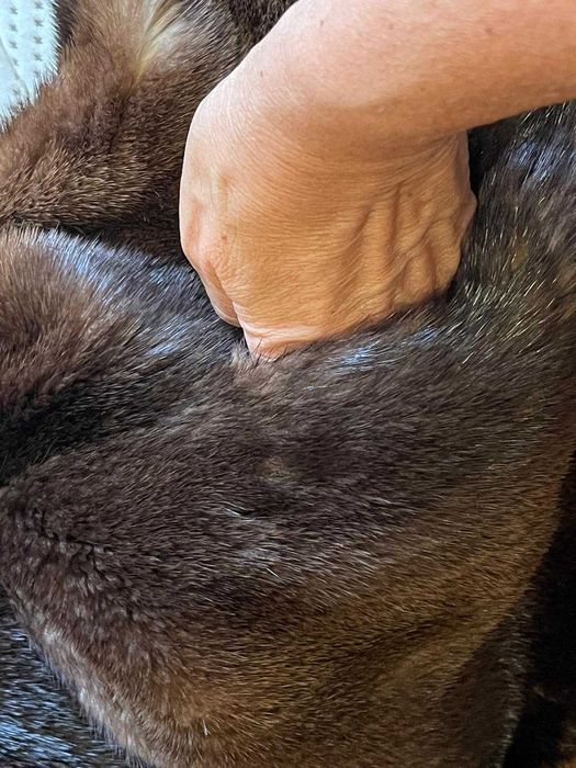 Casaco XL em Pele de Vison – Marrom Escuro, Luxo Atemporal