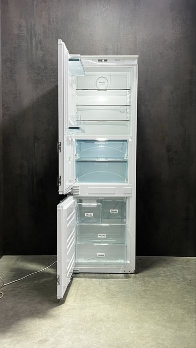 | LUX | Холодильник Miele KFN 37692 iDE IceMacer NoFrost SoftClose
