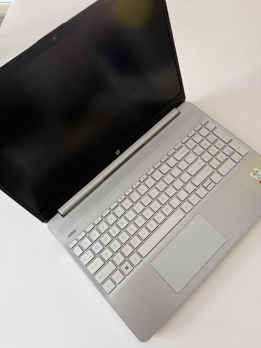 HP 15S-EQ1082NW / Silver 3050U / 256GB  / 8GB  / Windows 11