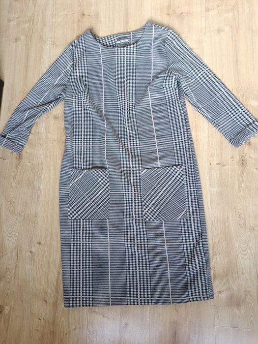 Sukienka w kratkę 38