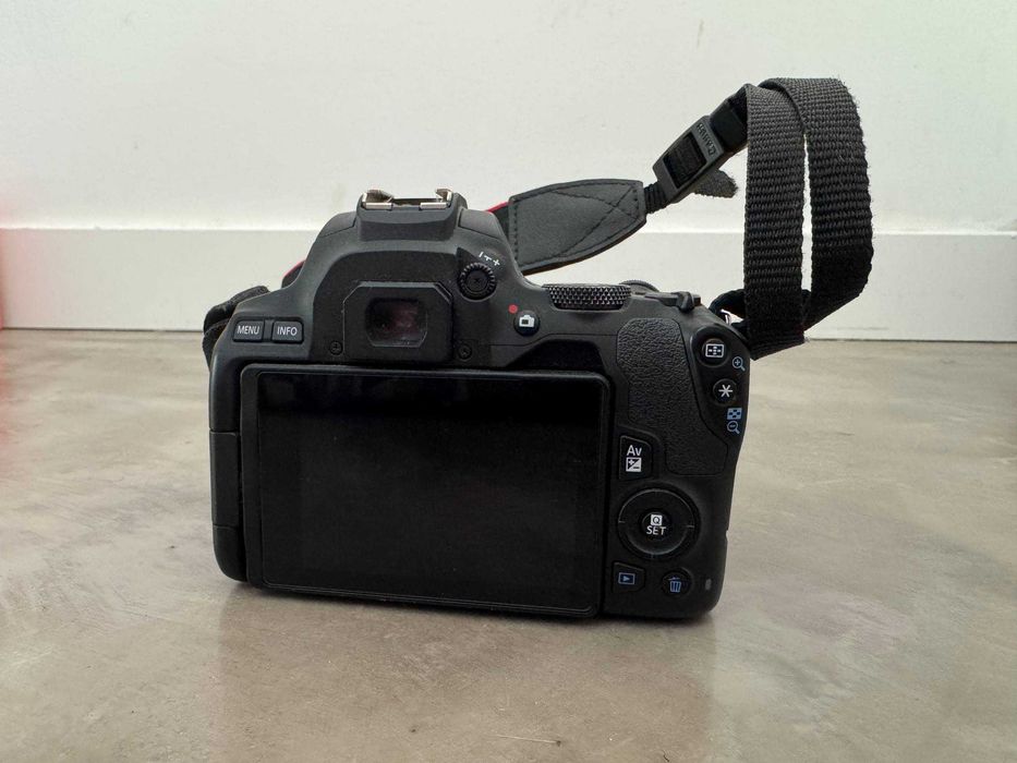 Canon EOS 250D 24M + 18-55mm IS STM, A