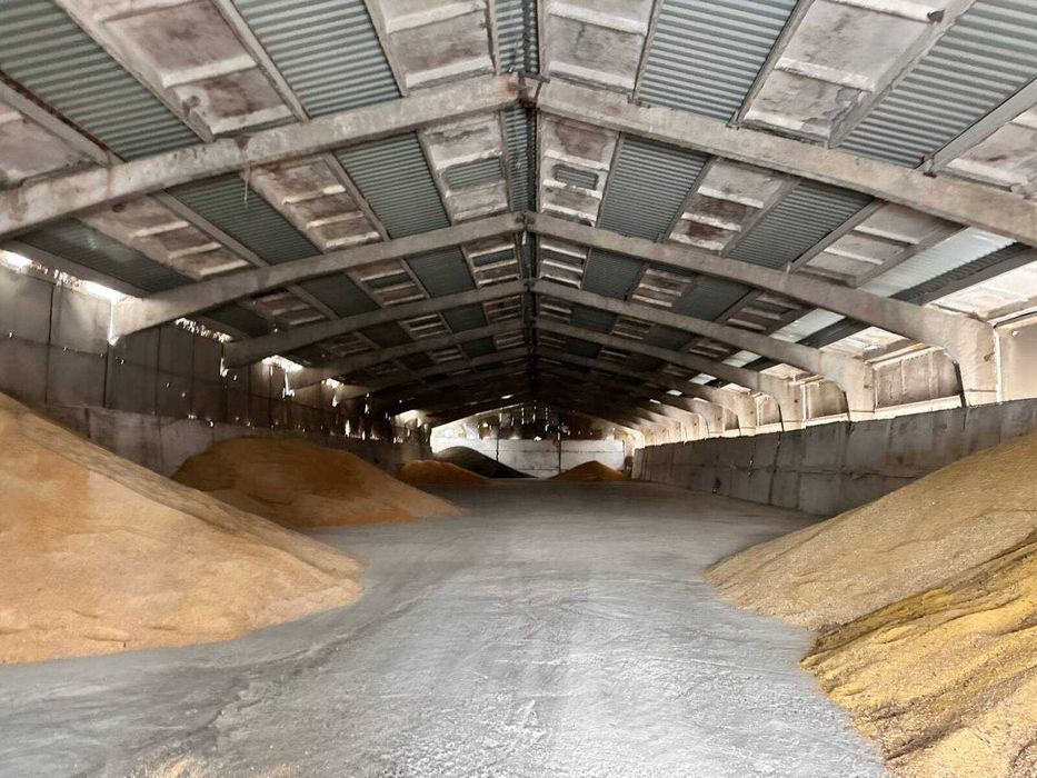 Комплекс приміщень комерційного призначення 2150м2 , с.Фурси