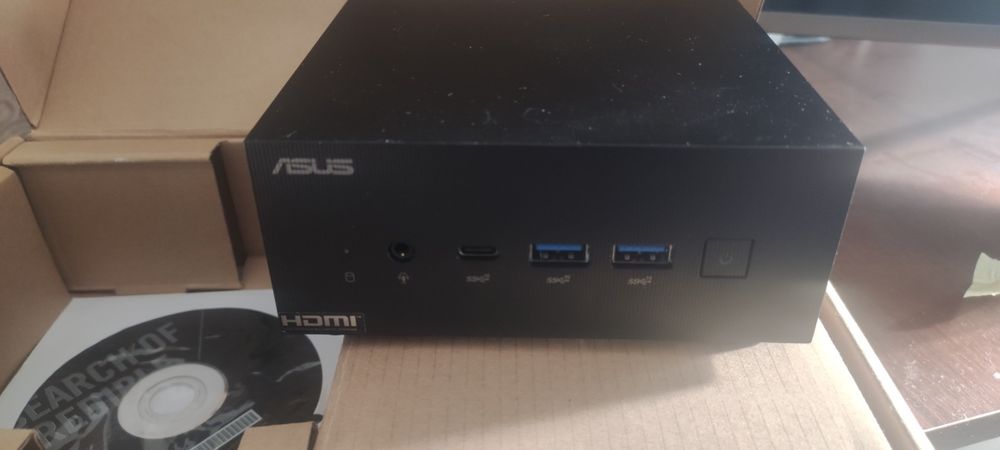 Mini PC Asus PN64