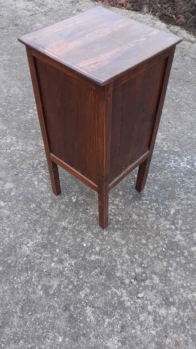 Mesa de Cabeceira e Cómoda Antigas para Restaurar