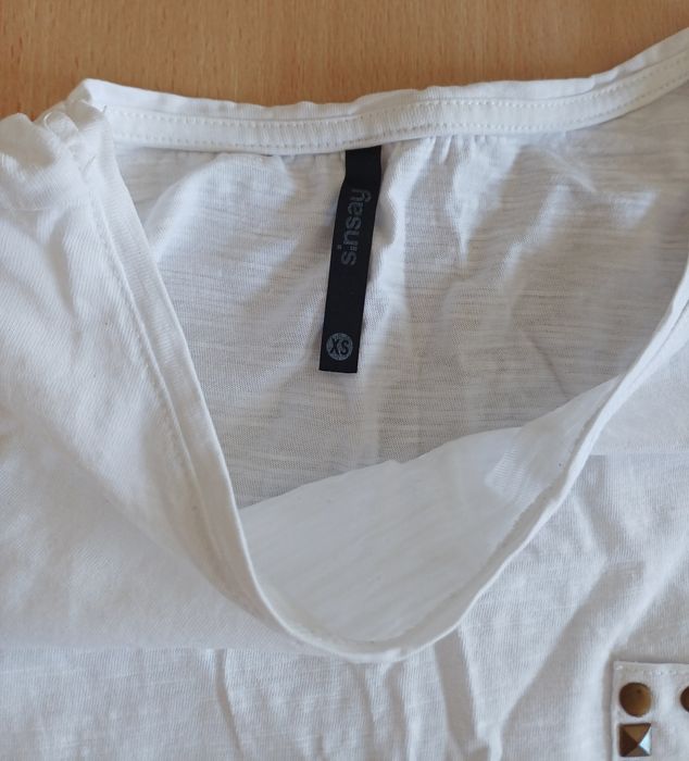 Koszulka t-shirt XS bluzka biała z kieszonką w napy z Sinsay