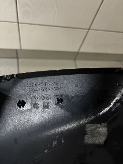 Накладка на праве зеркало Land Rover  LR019961 3304-514