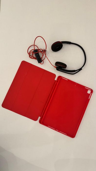 Auscultadores E capa de tablete