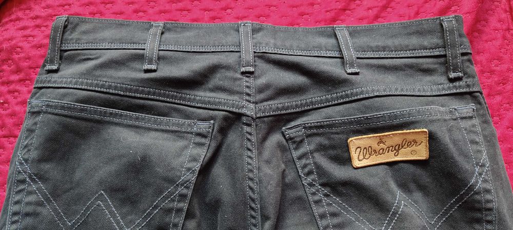 Wrangler Texas Stretch. W33 L32