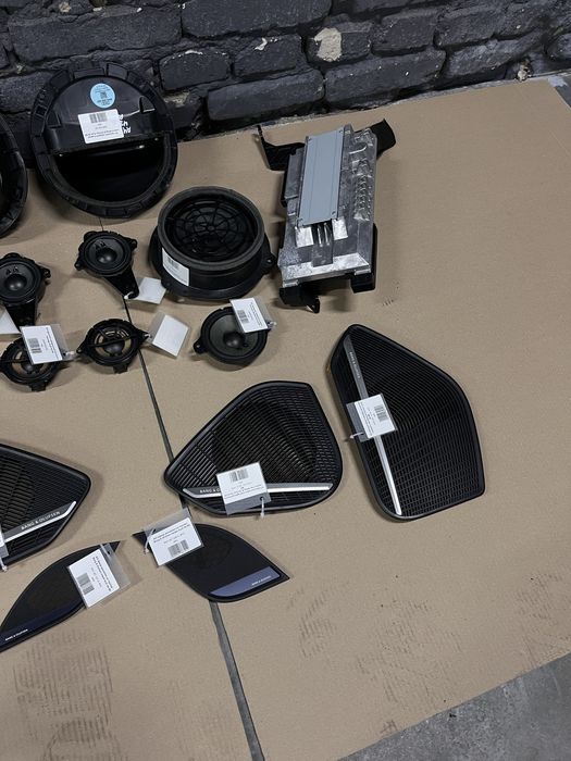 Комплект динаміків колонки усілок саббуфер накладки Audi A4B9 allroad