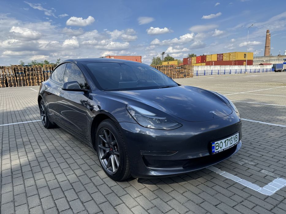 Tesla Model 3 2023 року