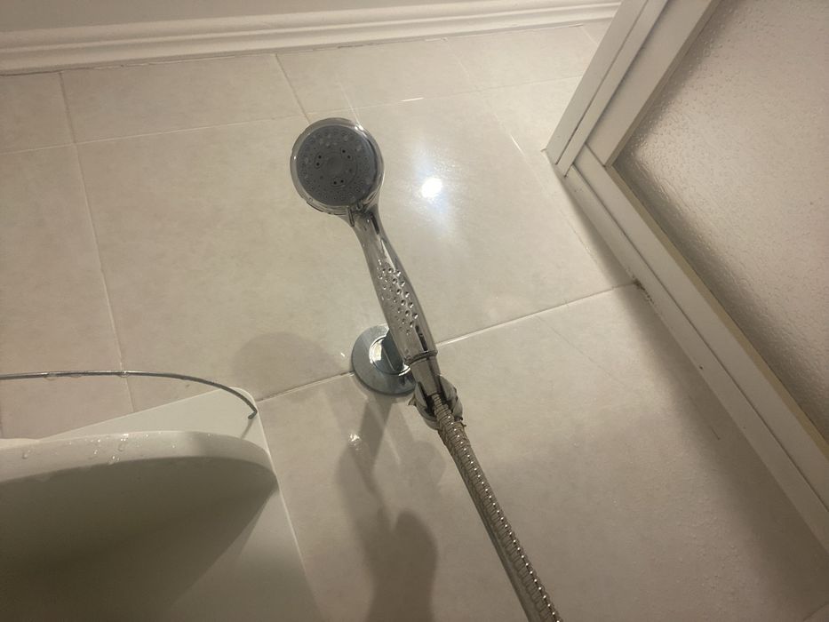 Todo tipo de trabalhos, desde canalizacao, eletrecidade… pintura