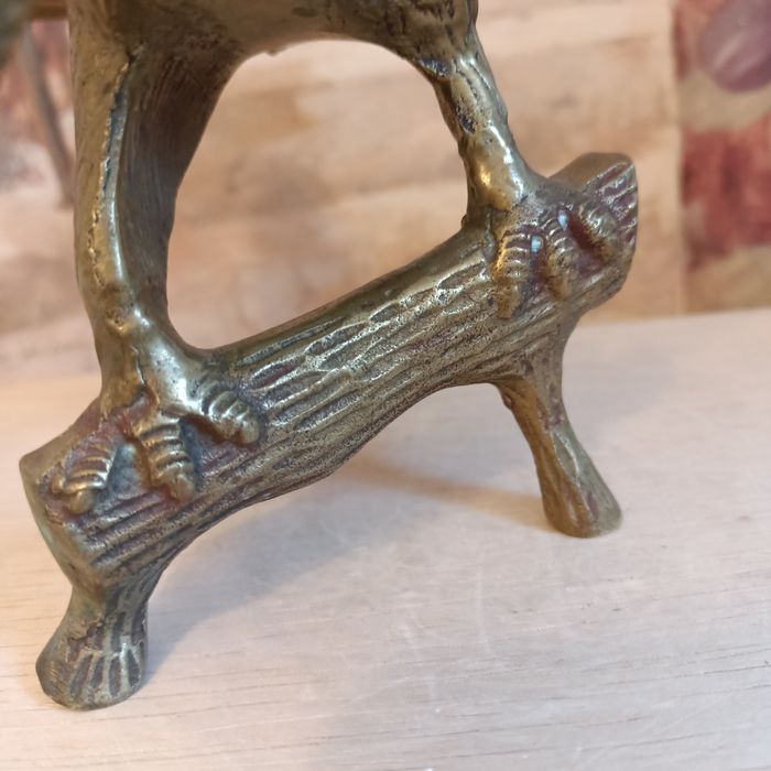 Zabytkowa rzezba,figura Orła na gałęzi z mosiądzu.