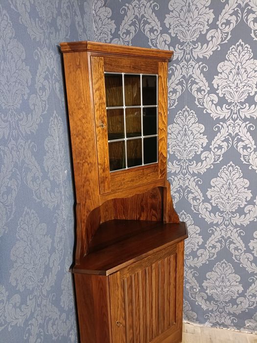 Skandynawska narożna witrynka vintage w bdb stanie